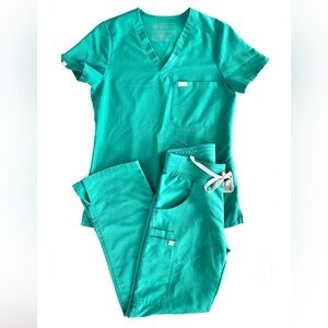 Figs Women’s Kade Cargo Scrub Pants, Hunter Green, size XXS Petite length